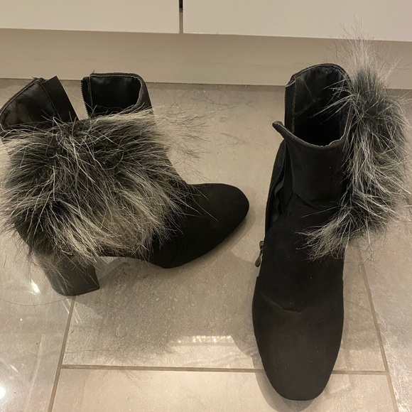 final sale Beautiful suede black winter booties - Picture 2 of 4